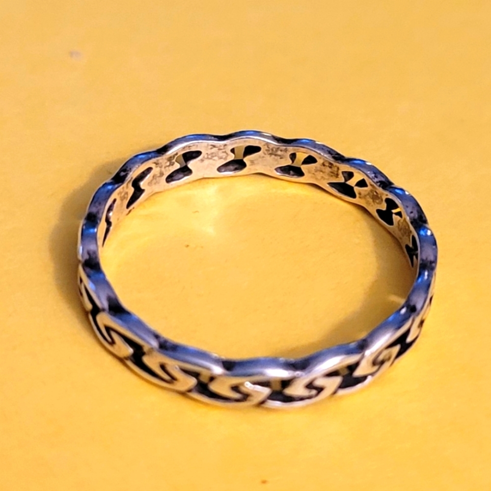 Silver chain look ring